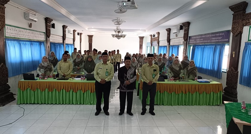 Kakan Kemenag Kota Yogyakarta Berikan Pembinaan Pembangunan ZI di MTsN 1 Yogyakarta