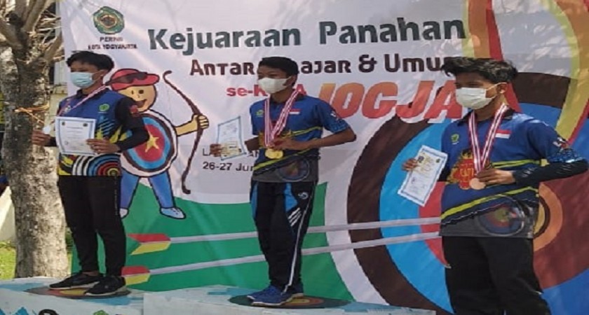 Prestasi Tiada Henti: Pemanah MTsN 1 Yogyakarta Raih Juara 1