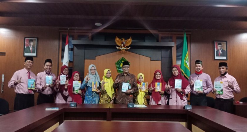 MTsN 1 Yogyakarta Launching Buku Karya Guru dan Siswa