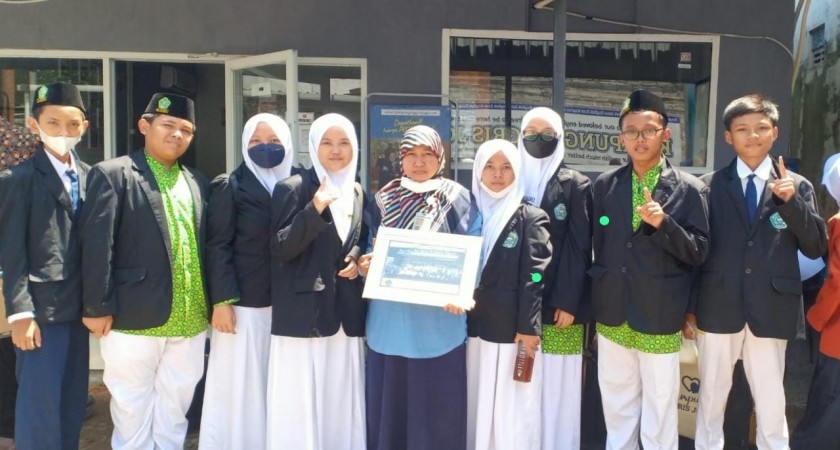 8 Siswa MTsN 1 Yogyakarta Tuntas Ikuti Beasiswa English Camp 2022