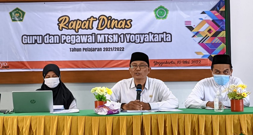Rapat Dinas Guru dan Pegawai MTsN 1 Yogyakarta: Komunikasi dan Interaksi Bangun Keharmonisan Madrasah