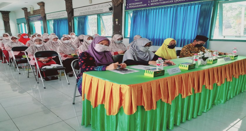 Review Tata Tertib, MTsN 1 Yogyakarta Hadirkan Seluruh Warga Madrasah