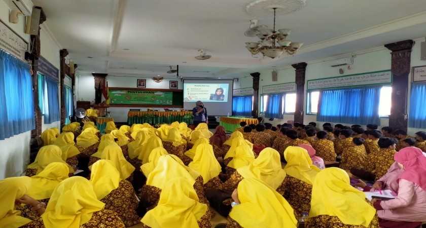 Beri Pemahaman Bahaya Napza, Siswa MTsN 1 Yogyakarta Ikuti Penyuluhan Dari BNN Yogyakarta