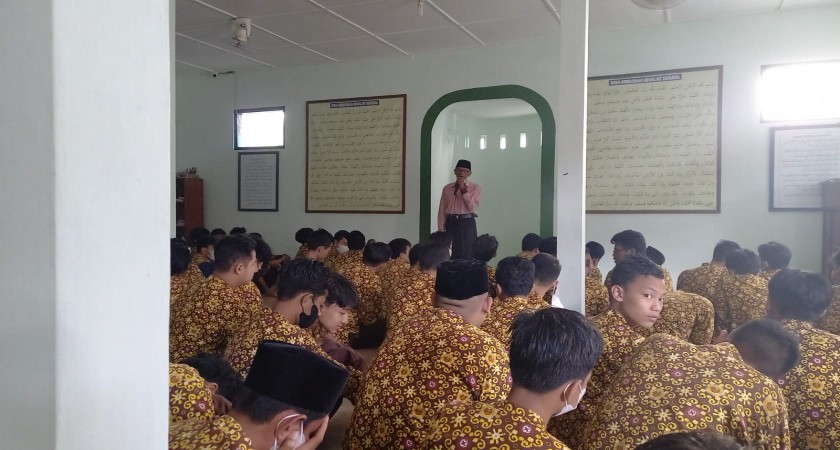 Acara Perpisahan Guru Purna dengan Peserta Didik di MTsN 1 Yogyakarta