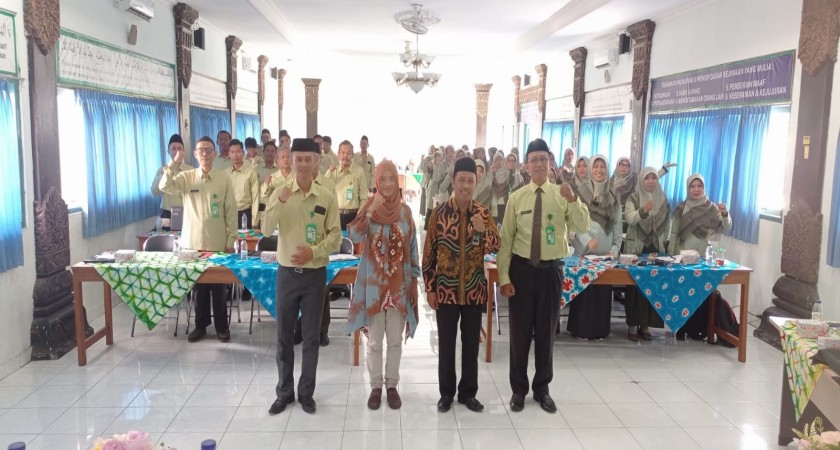 MTsN 1 Yogyakarta Laksanakan Rapat Kerja Tahun 2025