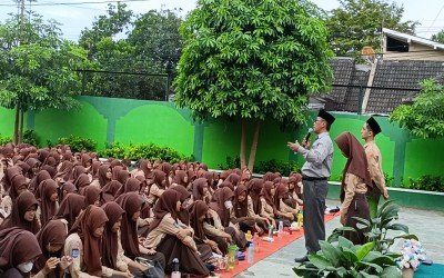 Kamad MTsN 1 Yogyakarta Ajak Siswa Teladani Sifat Nabi Muhammad SAW di Peringatan Isra Mikraj