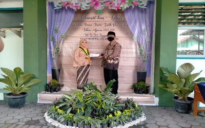 MTSN 1 YOGYAKARTA LAKSANAKAN PROSESI WISUDA SECARA DRIVE THRU