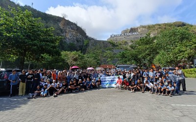 MTsN 1 Yogyakarta Kunjungi Pantai Pandawa: Menikmati Keindahan Pantai Batu Kapur Nan Eksotis