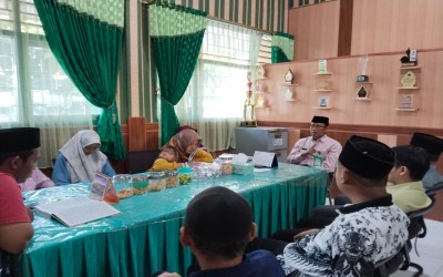 Beri Teladan Siswa, Guru MTs Negeri 1 Yogyakarta Rutin Mengaji Bersama