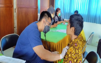 Siswa Kelas VII MTsN 1 Yogyakarta Ikuti Screening Kesehatan Dari Puskemas Umbulharjo 1