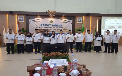 Kepala dan Ka TU MTsN 1 Yogyakarta Hadiri Raker Bidang Dikmad Kanwil Kemenag DIY