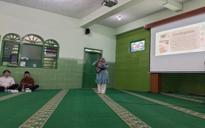 Ritaningsih Sujdoko Guru MTsN 1 Yogyakarta Menjadi Narasumber Parenting di MAN 2 Yogyakarta