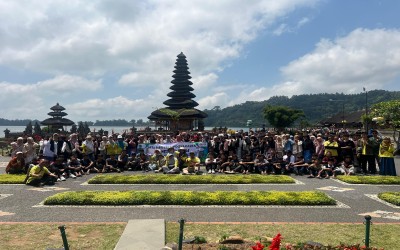 Siswa MTsN 1 Yogyakarta Kunjungi Pura Ulun Danu Beratan: Menyaksikan Keindahan Spiritual di Tengah Alam Bali