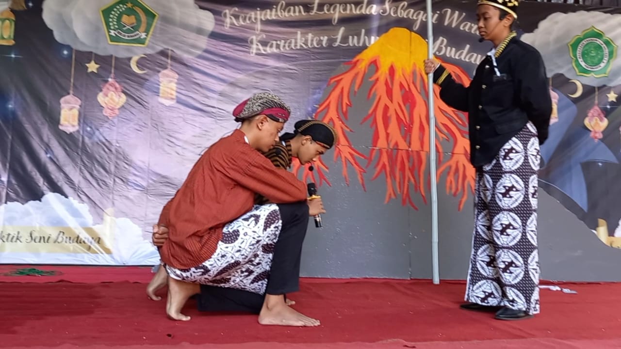 Legenda Gunung Merapi, Judul Andalan Kelas IX B MTsN 1 Yogyakarta Di ...